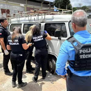 Peritos analisam veículo utilizado pelos técnicos de internet