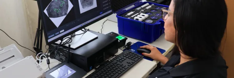 Identificação pelas impressões digitais 