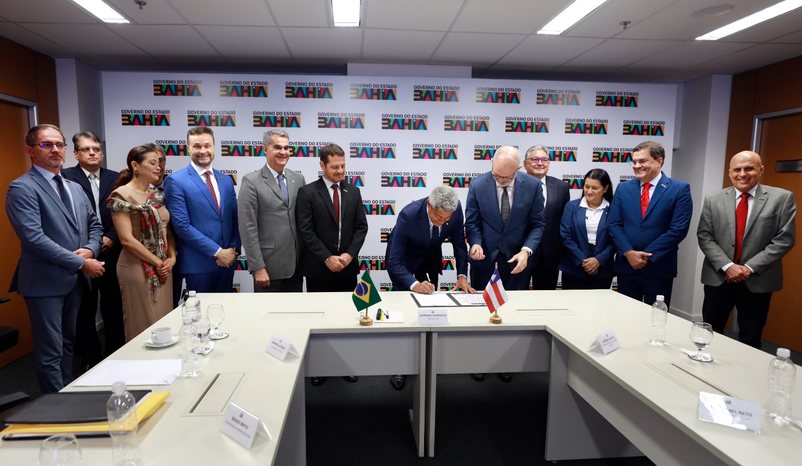 Assinatura de contrato com o CAF