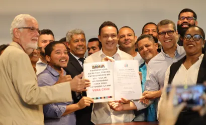 Assinatura de ordem de serviço para pavimentação asfáltica em Vera Cruz