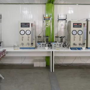 Imagem de um laboratório de análise dos materiais