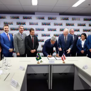 Assinatura de contrato com o CAF
