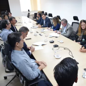 Imagem de reunião na PGE
