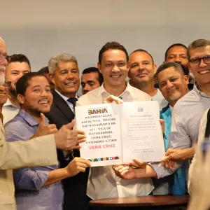 Assinatura de ordem de serviço para pavimentação asfáltica em Vera Cruz