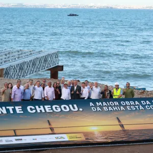 Imagem mostra início da construção da Ponte Salvador-Itaparica