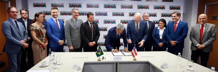 Assinatura de contrato com o CAF
