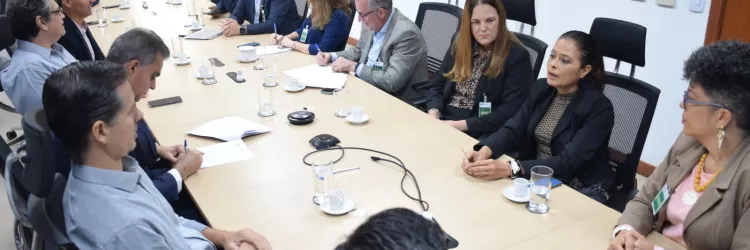 Imagem de reunião na PGE