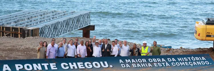 Imagem mostra início da construção da Ponte Salvador-Itaparica