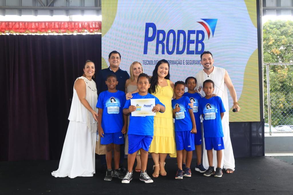 Prodeb participa de homenagem da Osid e é premiada com selo Empresa Irmã, categoria ouro