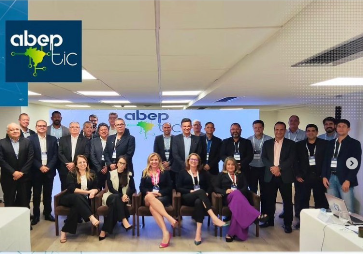 Prodeb participa do Fórum dos Diretores Técnicos e apresenta sua experiência com Downsizing Mainframe