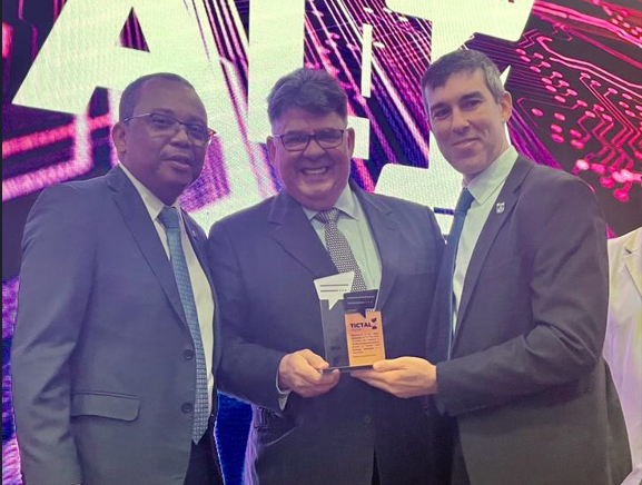 Diretor executivo da Prodeb é homenageado em evento de tecnologia da SSP