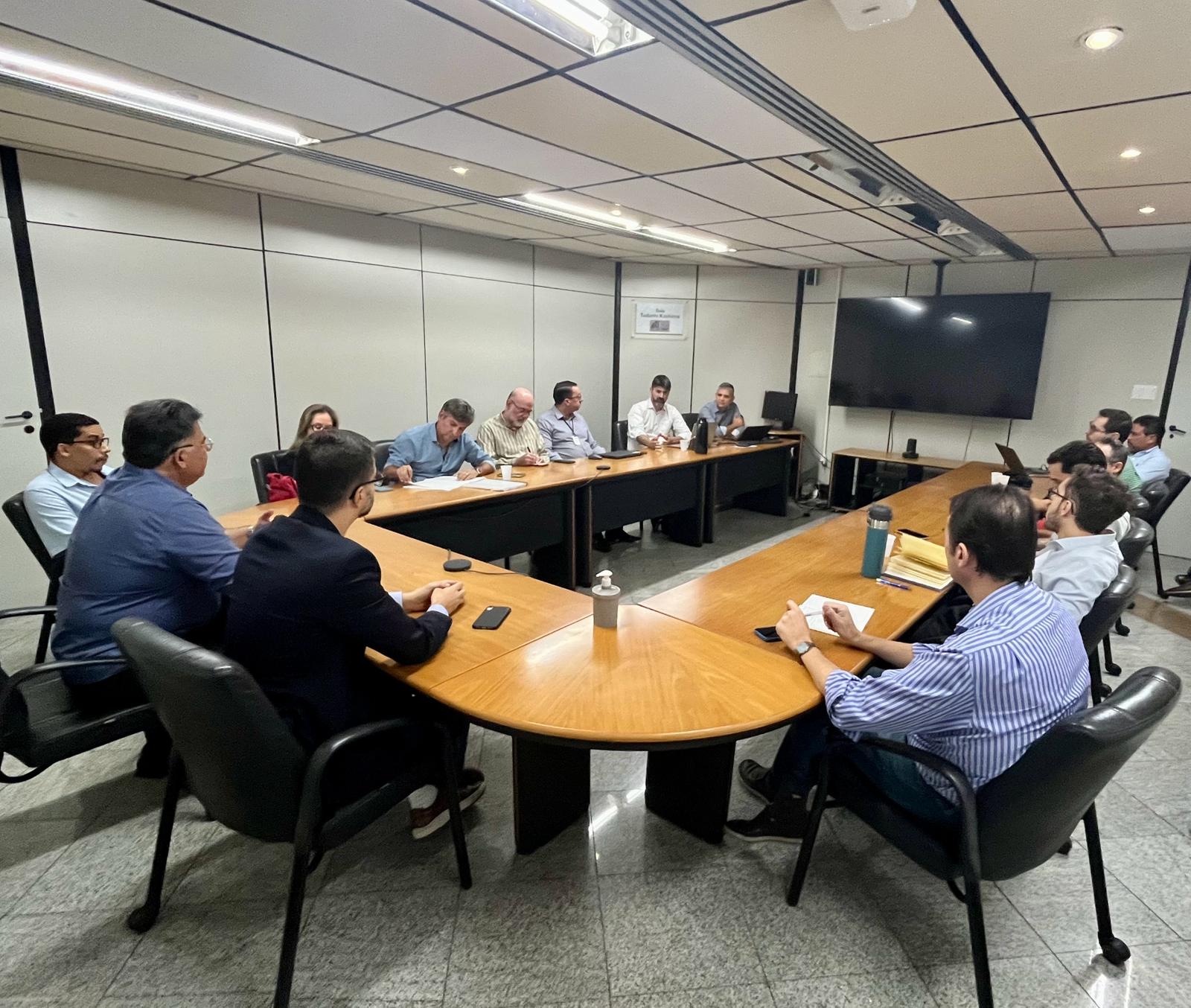 Equipes do Ministério da Saúde e da SEI conhecem infraestrutura tecnológica da Prodeb