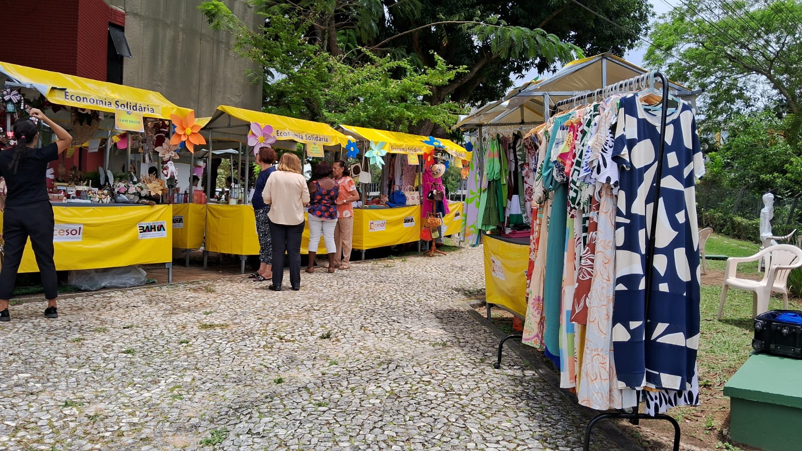 ??Prodeb realiza sua Feira da Primavera e os empregados expõem seus produtos??