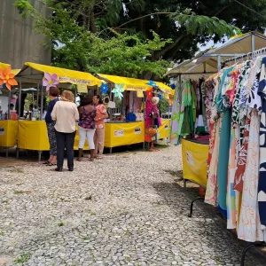 ??Prodeb realiza sua Feira da Primavera e os empregados expõem seus produtos??