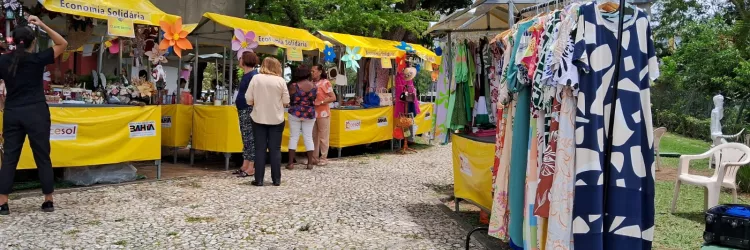 ??Prodeb realiza sua Feira da Primavera e os empregados expõem seus produtos??