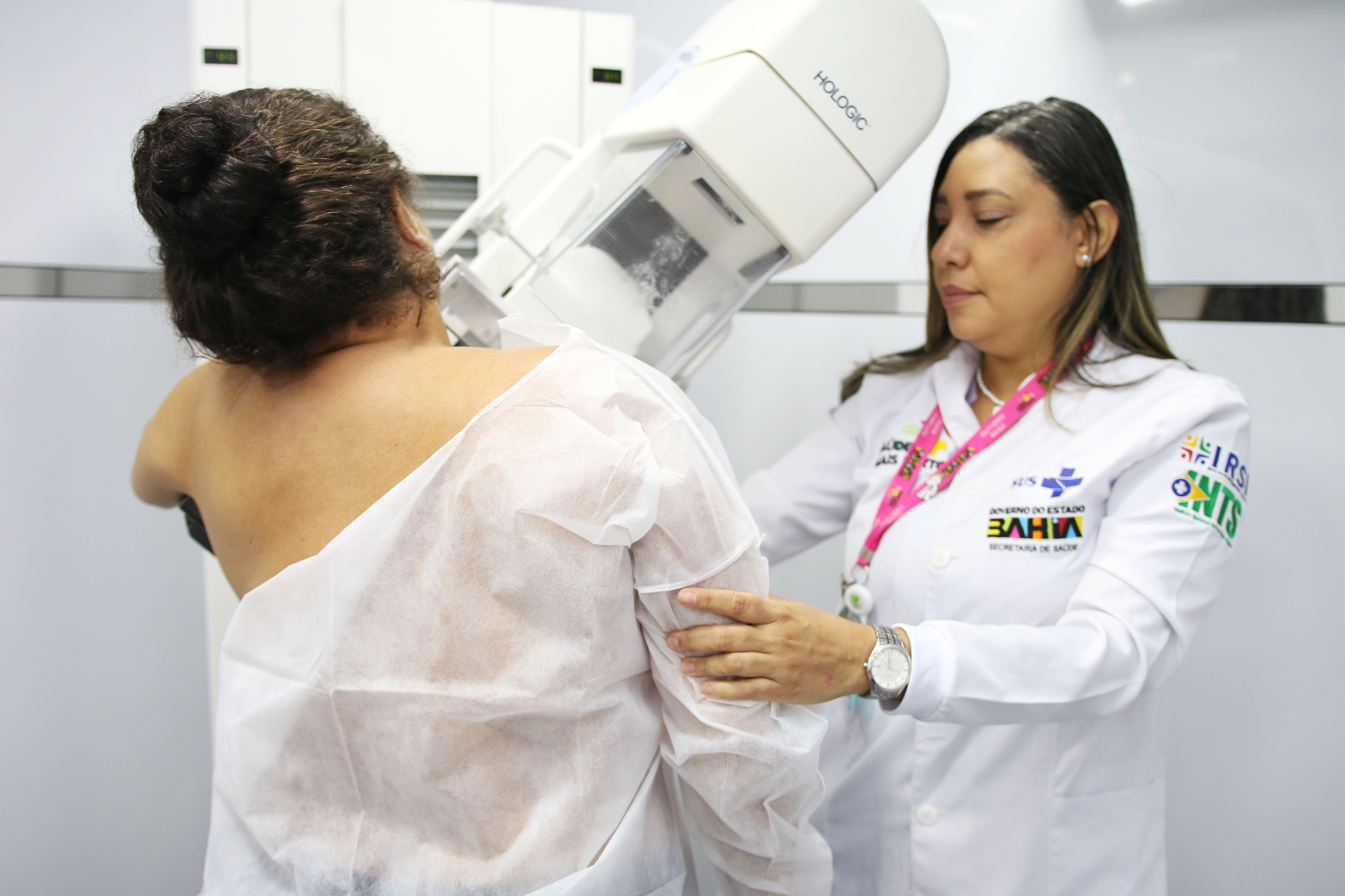 Outubro Rosa: Sesab mantém agendamentos para mamografias e consultas em Salvador