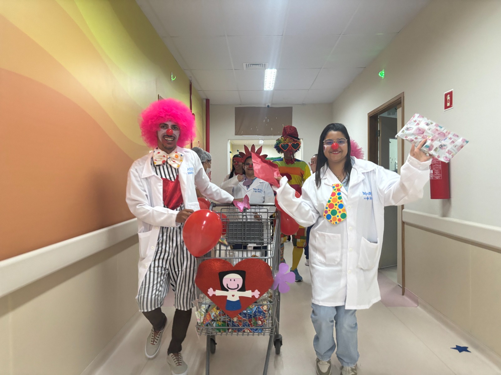 Hospital Regional de Juazeiro celebra dia das crianças com brincadeiras e entrega de brinquedos para crianças internadas na unidade