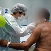 Paciente celebra aniversário na enfermaria do Hospital Espanhol