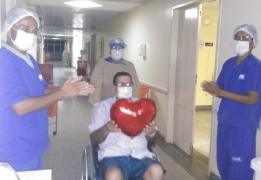 Paciente com covid-19 recebe alta do Hospital Regional de Juazeiro