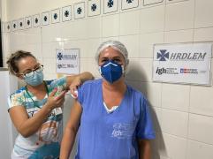 Profissionais do HRDLEM recebem primeira dose da vacina contra a Covid-19