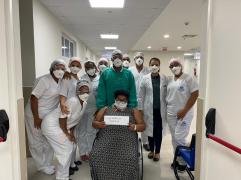 Equipe do Hospital Metropolitano comemora primeira alta hospitalar