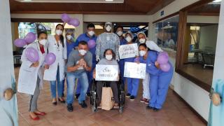 Equipe do Hospital Riverside comemora primeira alta hospitalar