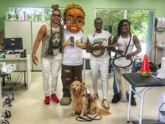 Divulgação Ação de Natal HOEB cão terapeuta lola Buja música
