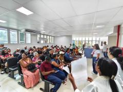 PESSOAS NO AMBULATÓRIO OUVIDO CONVITE PARA DOAÇÃO