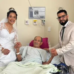 No Hospital Regional da Chapada, noiva recebe bênção do avô internado antes do casamento