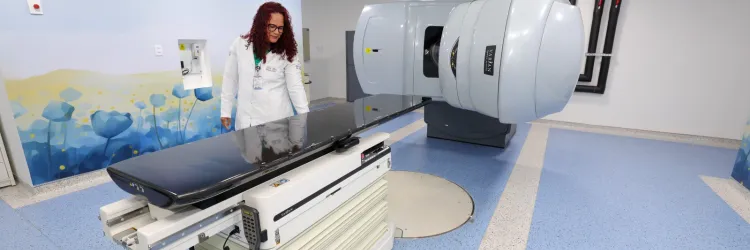 Radioterapia passa a integrar atendimento do Hospital do Oeste e amplia assistência oncológica na região