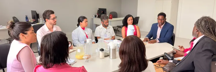 Maternidade Regional de Camaçari e SUDEF discutem parceria para fortalecer o atendimento às pessoas com deficiência