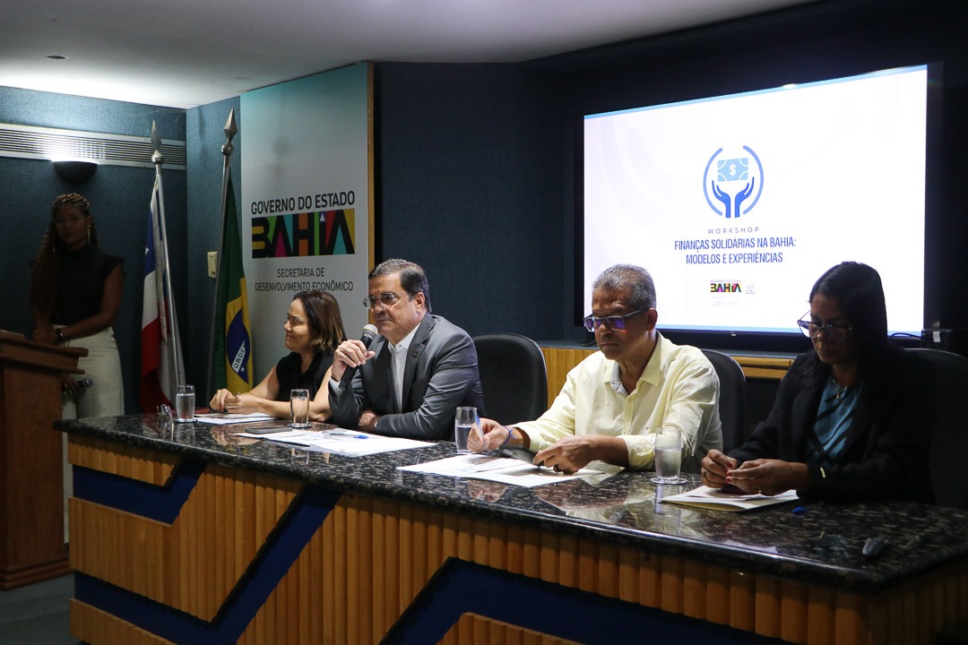 Evento ocorreu na sede da secretaria e reuniu órgãos ligados ao setor  A Secretaria de Desenvolvimento Econômico (SDE) realizou, nessa quinta-feira (27), o "Workshop Finanças Solidárias na Bahia: Modelos e Experiências", destinado a discutir e compreender o conceito das finanças solidárias em âmbito estadual. O evento foi promovido em parceria com a Secretaria do Trabalho, Emprego, Renda e Esporte (SETRE), no auditório da SDE, em Salvador. O evento contou com a presença de integrantes das cooperativas estad