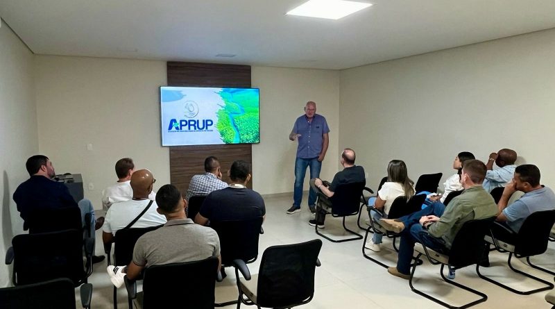 Comitiva da SDE apresenta oportunidades de investimentos para indústrias do Oeste