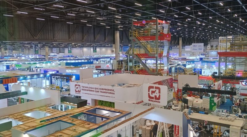 Plástico Brasil: SDE participa da 4ª edição da Feira Internacional do Plástico