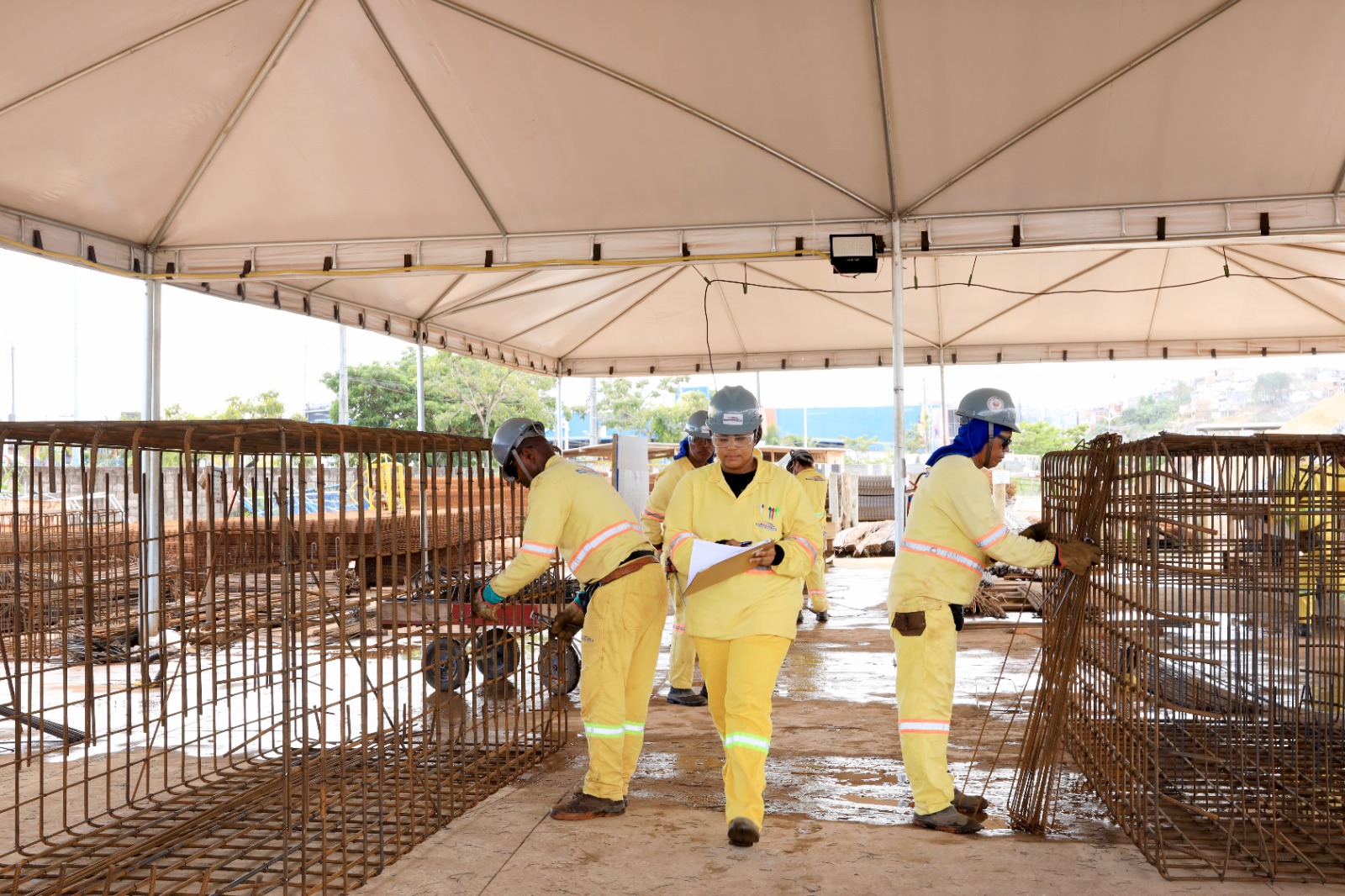 Saldo de empregos formais mais que dobra na Bahia