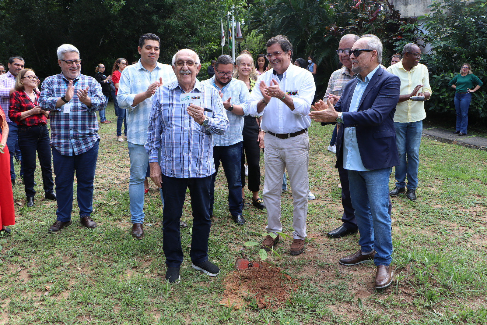 SDE promove plantio de árvore em ação alinhada à agenda internacional da ONU e combate à desertificação