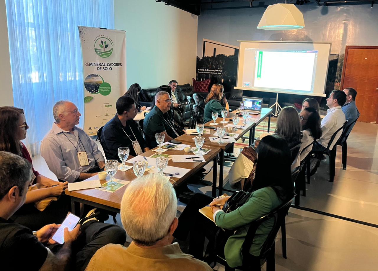 SDE discute o futuro da média e pequena mineração em encontro nacional