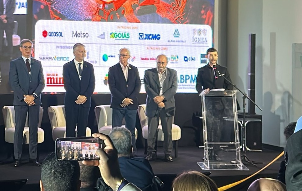 SDE discute o futuro da média e pequena mineração em encontro nacional