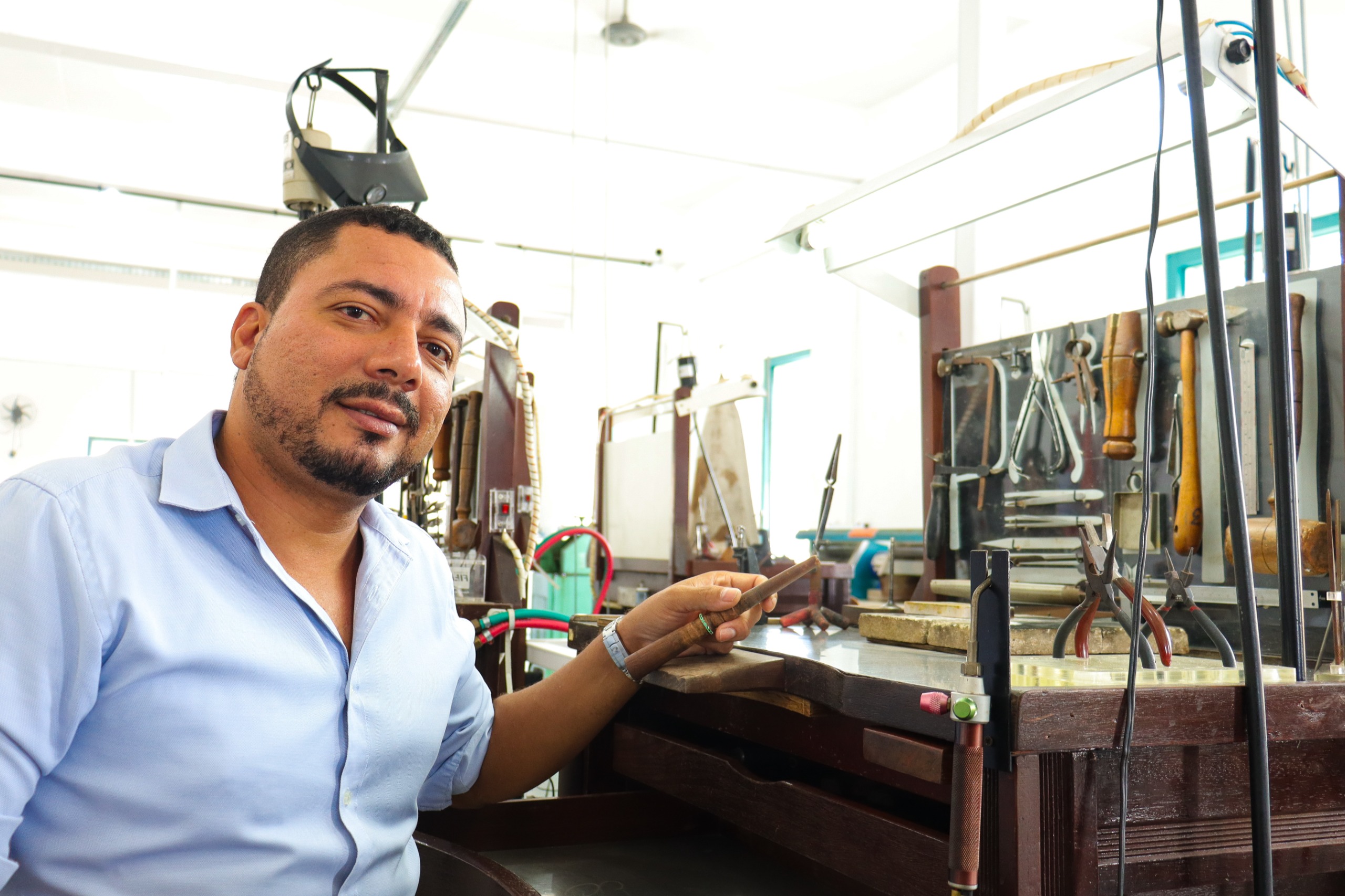 Joalheiros inovam para driblar alta do ouro e conquistar clientes em Salvador