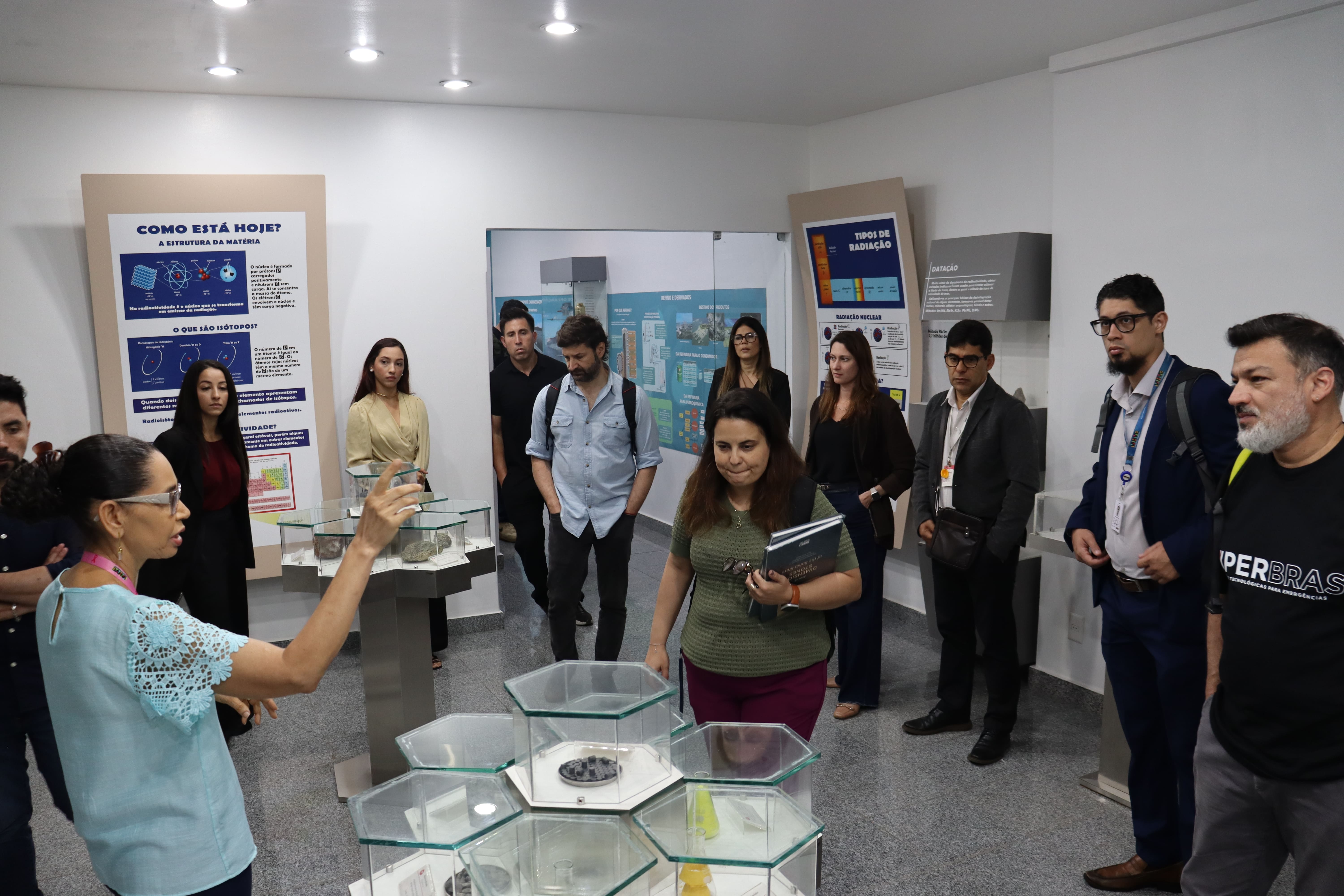 Delegações do Chile e do Peru participam de intercâmbio técnico no Museu Geológico da Bahia