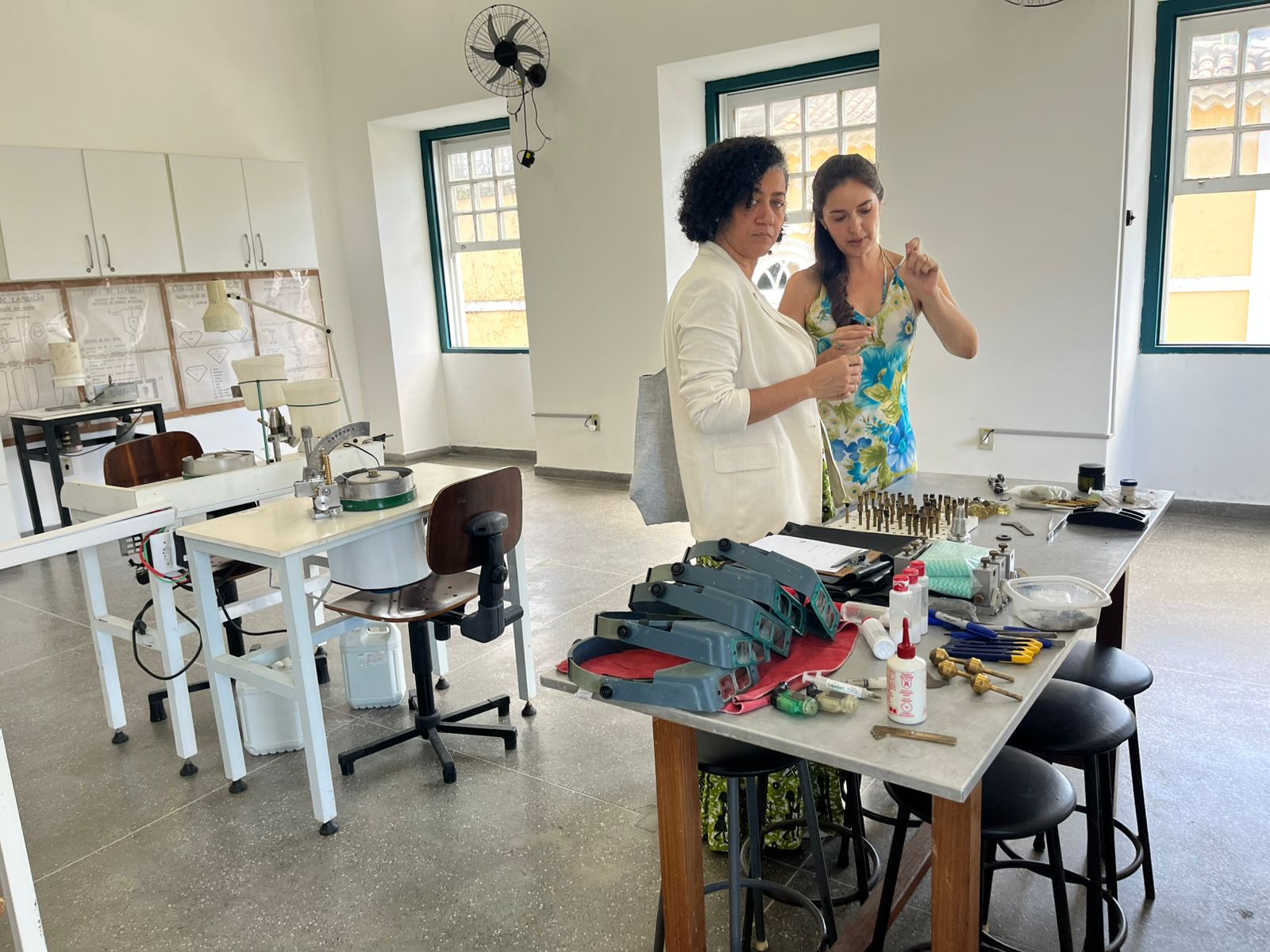 Bahia e Angola fortalecem diálogo sobre mineração e joalheria após encontro em Salvador