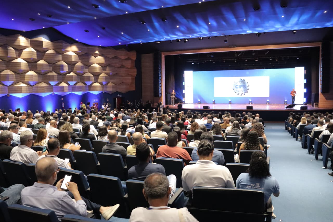 SDE participa do Cenários & Tendências 2026 e destaca potencial de Feira de Santana no comércio baiano