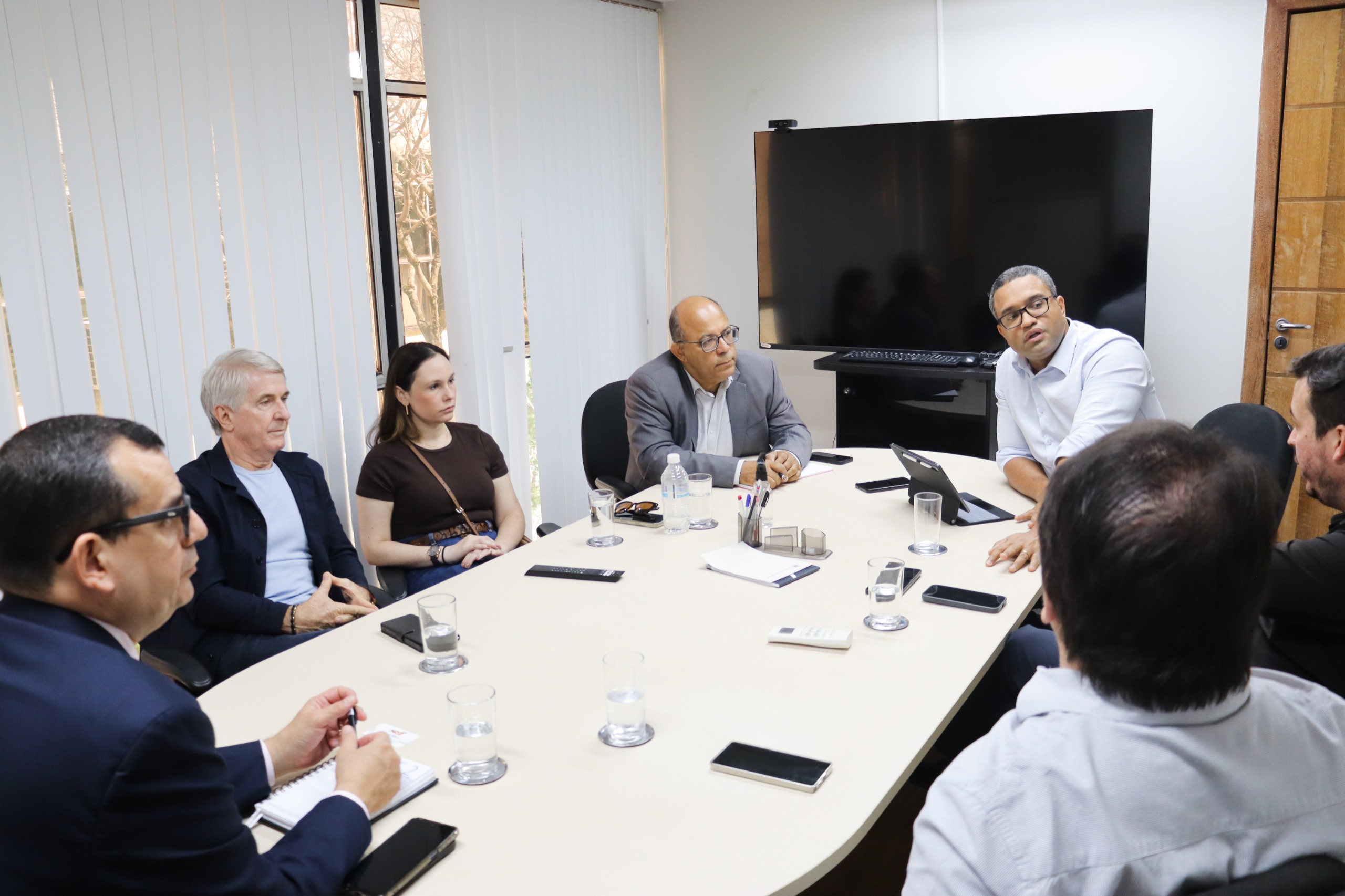 SDE recebe ABIT e entidades para debater expansão da indústria têxtil na Bahia