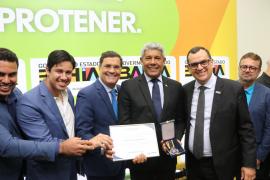 “O mundo está preocupado com isso e a Bahia não ficará para trás”, afirma Jerônimo Rodrigues ao sancionar lei estadual de transição energética