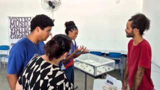 Colégio estadual recebe exposição itinerante do Museu Geológico da Bahia 
