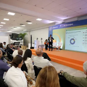 O protagonismo e o potencial da Bahia na produção de energia renovável no país, foi tema de um dos painéis apresentados nesta terça-feira (25) pelo Governo do Estado, por meio da Secretaria de Desenvolvimento Econômico (SDE), durante a primeira edição do International Brazil Energy Meeting (iBEM25), que acontece no Centro de Convenções de Salvador. O evento gratuito, com expectativa de receber 6 mil visitantes até esta quinta-feira (27), se consolida como uma oportunidade de movimentar cerca de R$ 250 milhõ