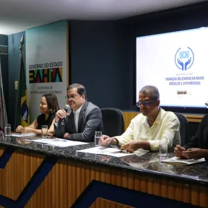 Evento ocorreu na sede da secretaria e reuniu órgãos ligados ao setor  A Secretaria de Desenvolvimento Econômico (SDE) realizou, nessa quinta-feira (27), o "Workshop Finanças Solidárias na Bahia: Modelos e Experiências", destinado a discutir e compreender o conceito das finanças solidárias em âmbito estadual. O evento foi promovido em parceria com a Secretaria do Trabalho, Emprego, Renda e Esporte (SETRE), no auditório da SDE, em Salvador. O evento contou com a presença de integrantes das cooperativas estad