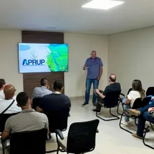 Comitiva da SDE apresenta oportunidades de investimentos para indústrias do Oeste