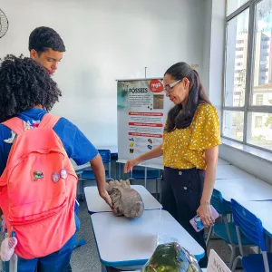 Colégio estadual recebe exposição itinerante do Museu Geológico da Bahia