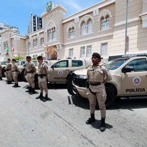 Segurança fortalecida: governador entrega 48 novas viaturas à Polícia Militar e amplia proteção às mulheres